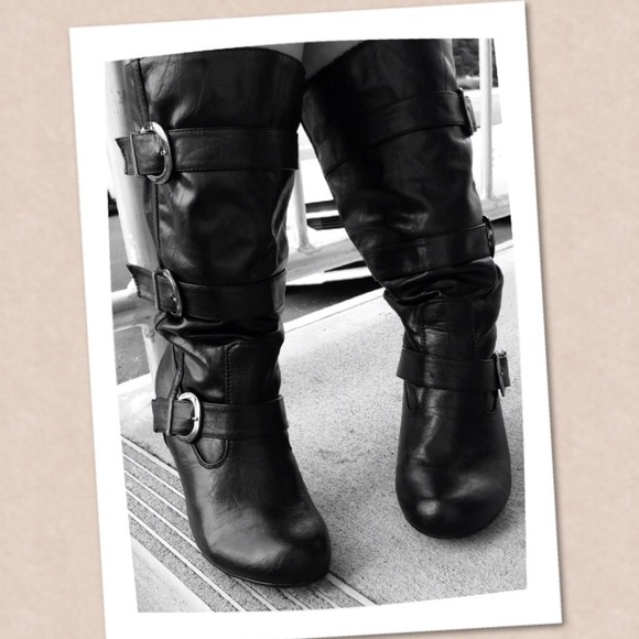 ~SOLD~in bundle Black faux leather knee high