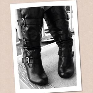 ~SOLD~in bundle Black faux leather knee high