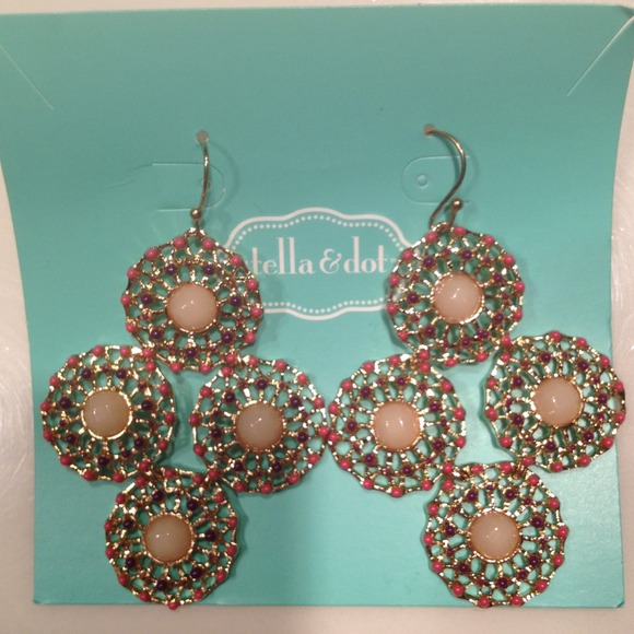 SOLD...Stella & Dot Garden Party Earrings