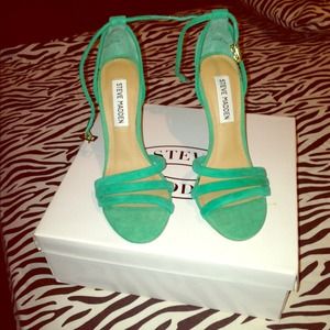Steve Madden "Rabble Green Suede Shoe"