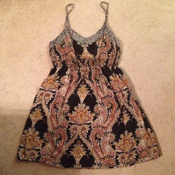 🚫SOLD🚫Cute Paisley Dress💛❤