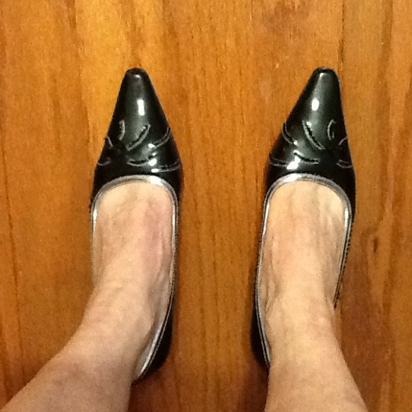 Black Patent Leather Pump with silver trim, 6.5 M - Picture 4 of 4