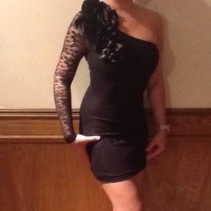 beautiful one sleeved dress :)