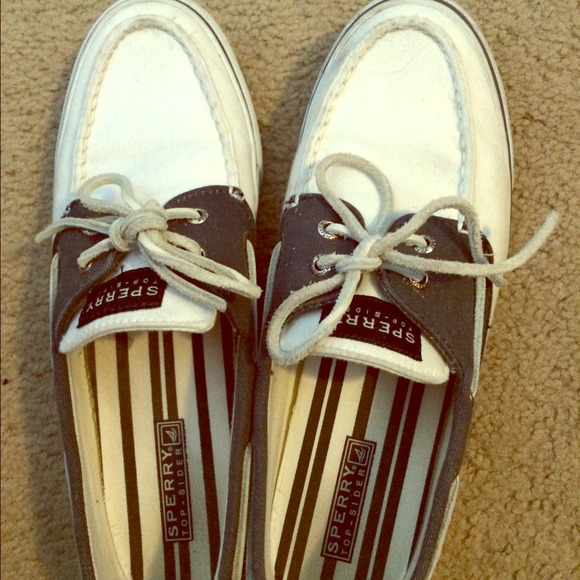 🌟REDUCED🌟White and navy blue Sperry top-Siders