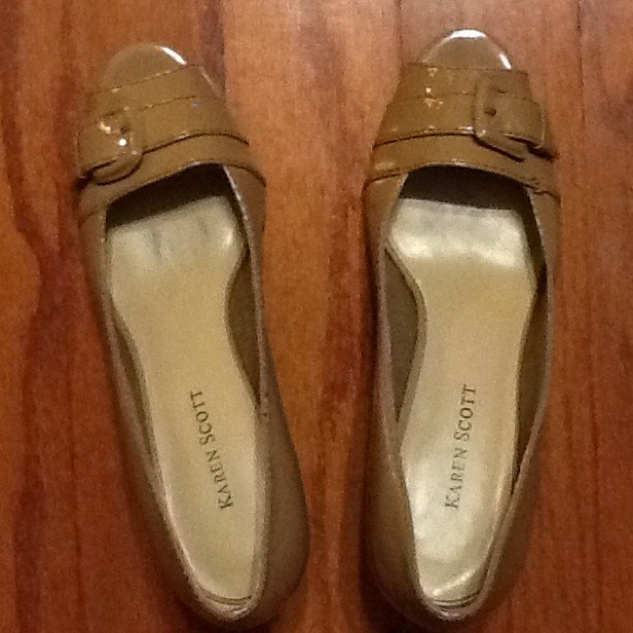 Tan Patent Leather Peep-toe Pumps, 7 M. - Picture 1 of 4