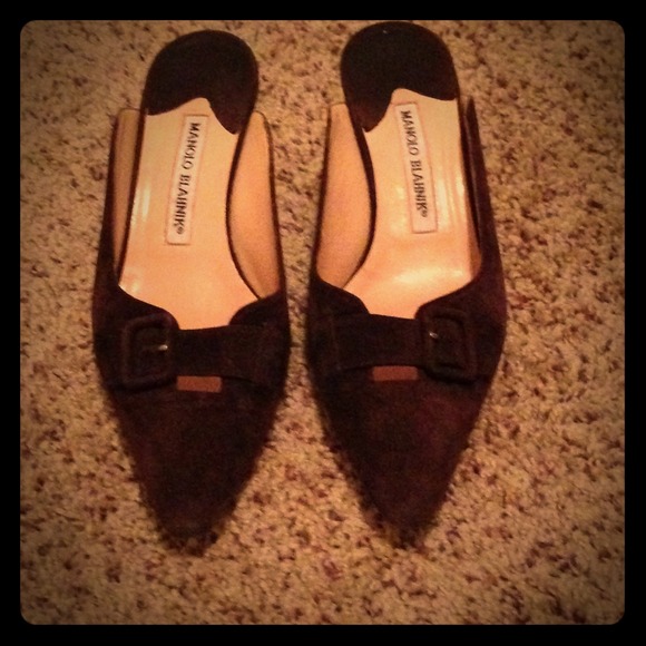 SOLD IN BUNDLE Brown suede Manolo Blahniks.