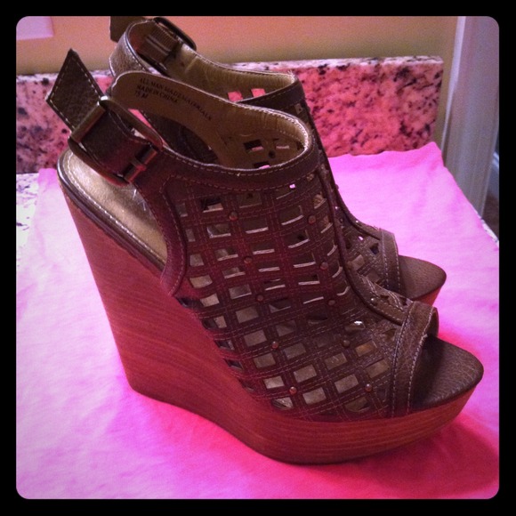 BAKER'S brown wedge