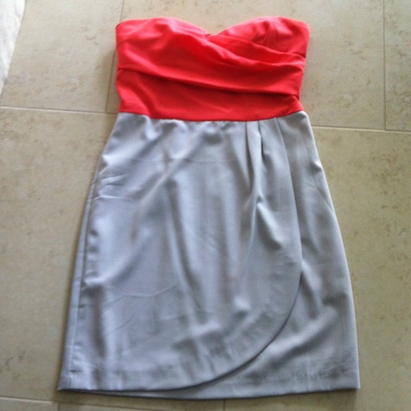 🚫KEEPING🚫🎉HOST PICK🎉Coral & Grey Dress - Picture 2 of 3