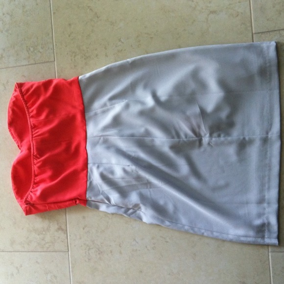 🚫KEEPING🚫🎉HOST PICK🎉Coral & Grey Dress - Picture 3 of 3