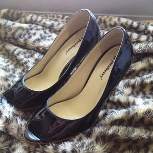 Patent black peep toe