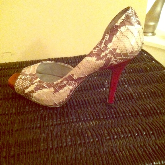 🚫SOLD IN BUNDLE🚫Jessica Simpson Snakeprint Heels