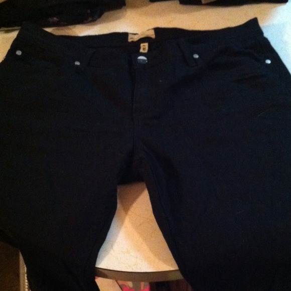 🚨Price Drop. Black Roxy Skinny Jeans !