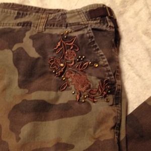 Inc international Camaflouge ladies cargo pants