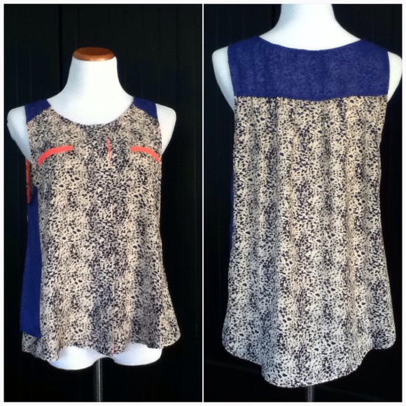 🎊🎉Host Pick🎉🎊✨NWT✨Neon Trim Animal Print Top - Picture 2 of 4