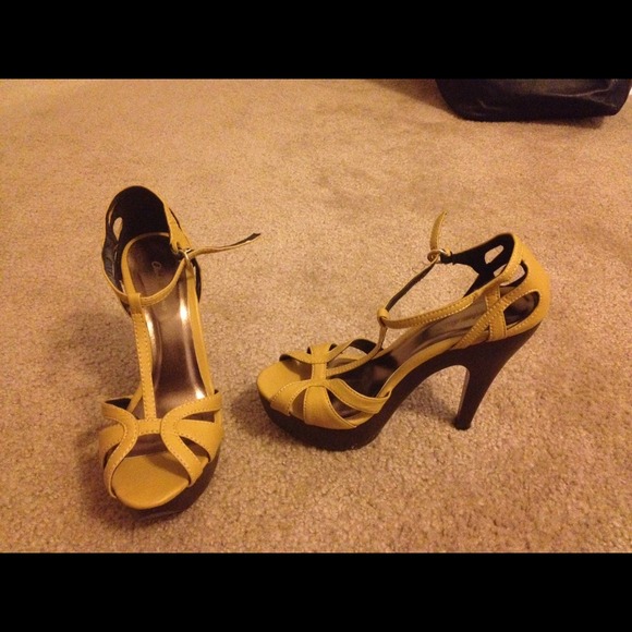 Mustard Sandal, worn once
