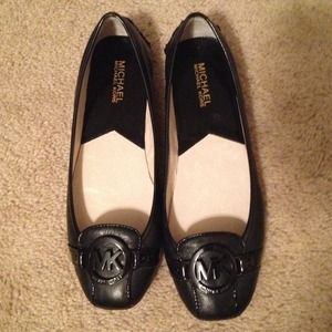 Michael kors flats ON HOLD