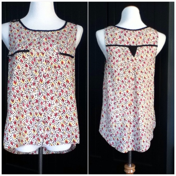 ✨NWT✨Multi Colored Arrow Pattern Top✨ - Picture 2 of 3