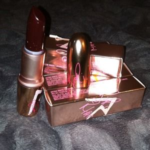 🚫Talk that talk lipstick from RiRi🚫
