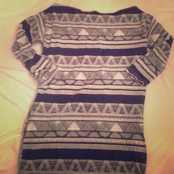 Tribal print American Apparel half sleeve top - Picture 1 of 2