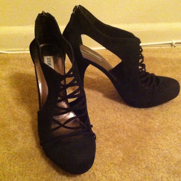 Steve Madden Shoes - 🎉HOST PICK🎉 Steve Madden Takenn Black Suede Pump