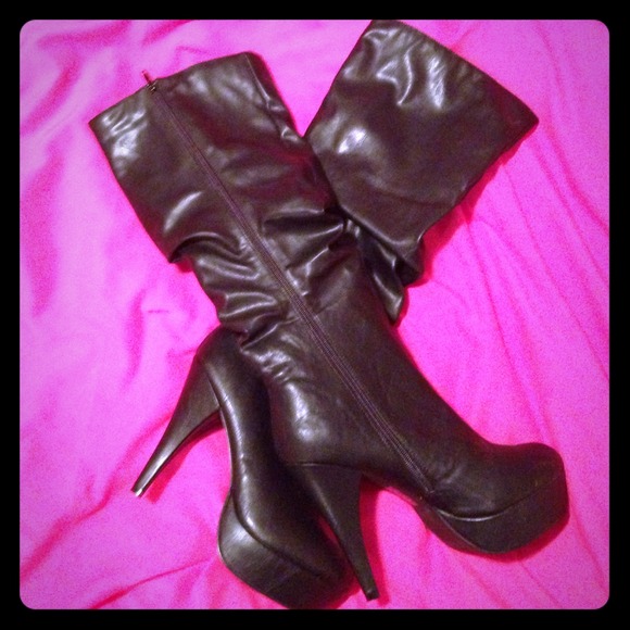 🔹Reduced🔹Black, faux-leather, high-heel boots.