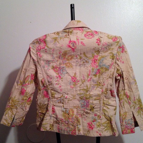 Cute 3/4 Length Sleeve Jacket-Dress Up or Down - Picture 2 of 2