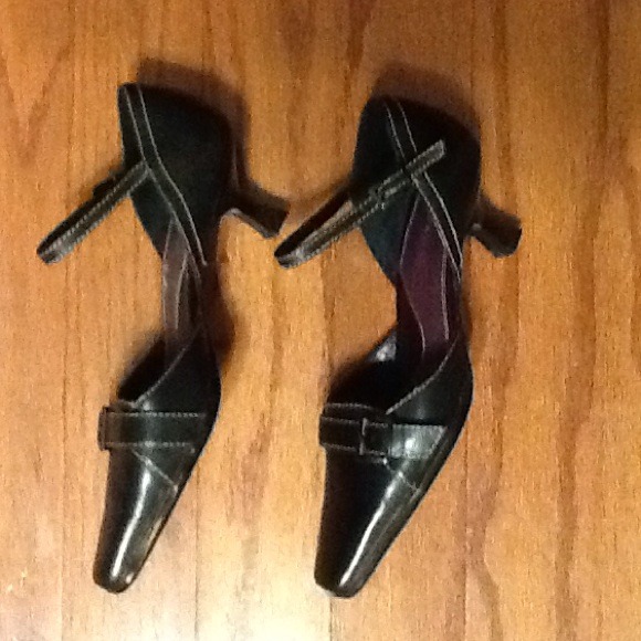 Black leather ankle strap heel, 7 M, NWOT - Picture 2 of 3
