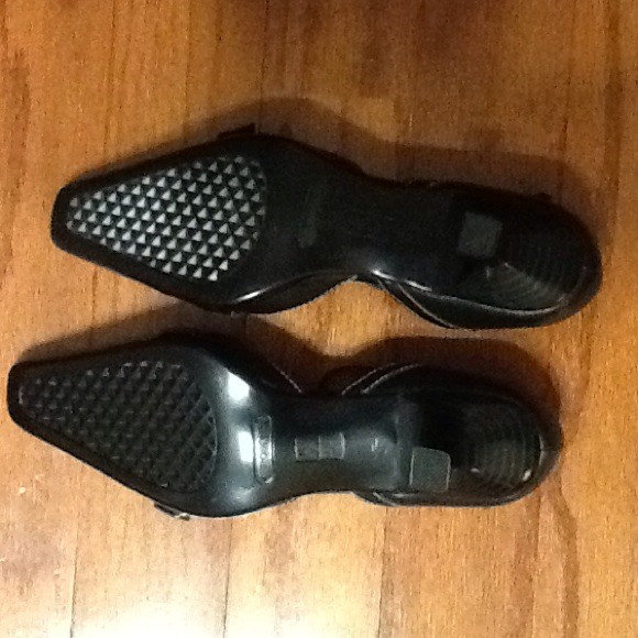 Black leather ankle strap heel, 7 M, NWOT - Picture 3 of 3