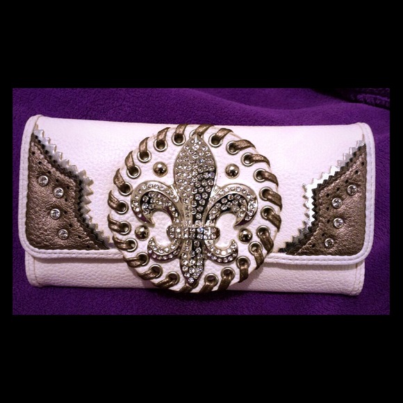White Pearl Wallet