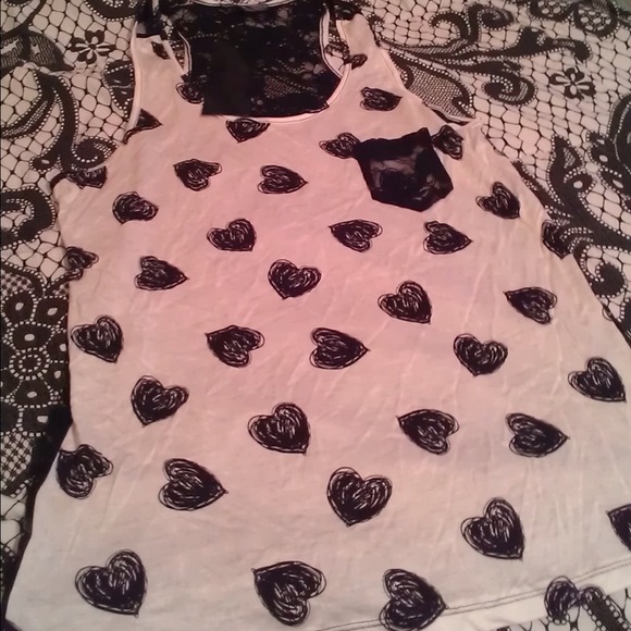 💢SOLD💢Black & white heart print tank top