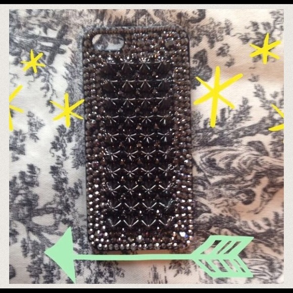 Accessories - 🍃 iPhone 5 spiked  case🍃