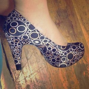 Circle abstract shoes