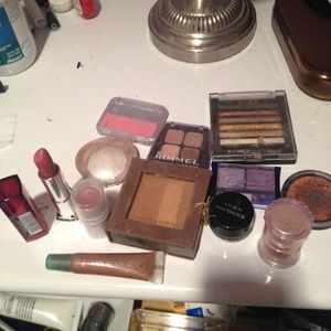 SOLD VS SUIT AND MAKEUP