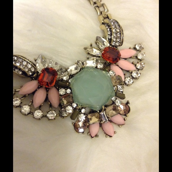 💥💥SOLD💥💥Gorgeous statement necklace