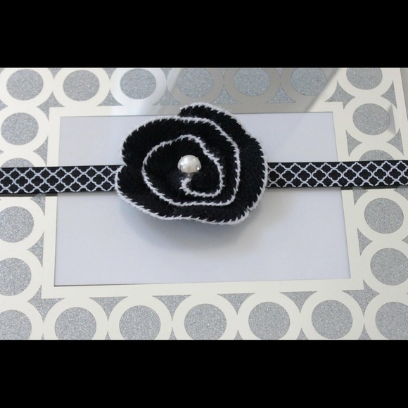 Newborn -4t crochet flower with pearl center
