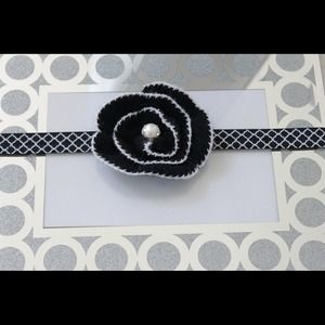 Newborn -4t crochet flower with pearl center