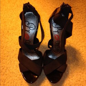 Exotic Black Stilettos w/Leopard print heel!!