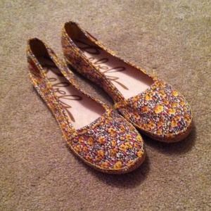 Flower print flats