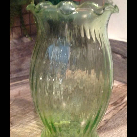 Beautiful Depression Glass Vase - Picture 1 of 1