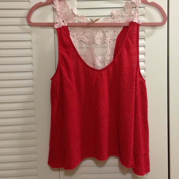 🚫Bundled🚫 Red cropped tank with lace back - Picture 2 of 3
