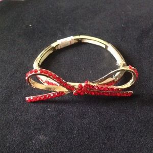 Gold bow bracelet