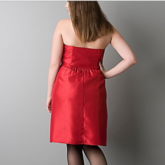 ❤️❤️Strapless Red Dress❤️❤️ - Picture 3 of 3