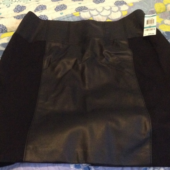 Stylish Black Skirt! Oh Hold!!