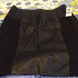 Stylish Black Skirt! Oh Hold!!