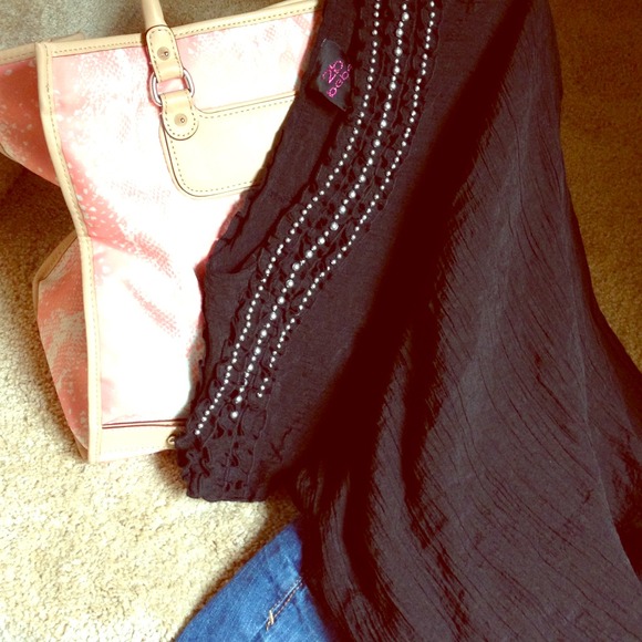 2b bebe Black Tunic Top