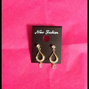 💧NWT earrings💧