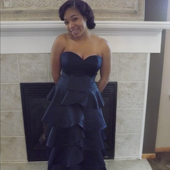 Beautiful navy prom dress REDUCED SOLD - Picture 2 of 4
