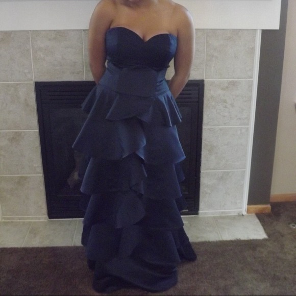 Beautiful navy prom dress REDUCED SOLD - Picture 4 of 4