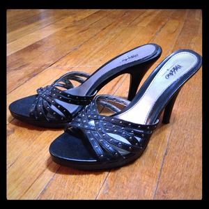 *last call* Strappy studded black heels