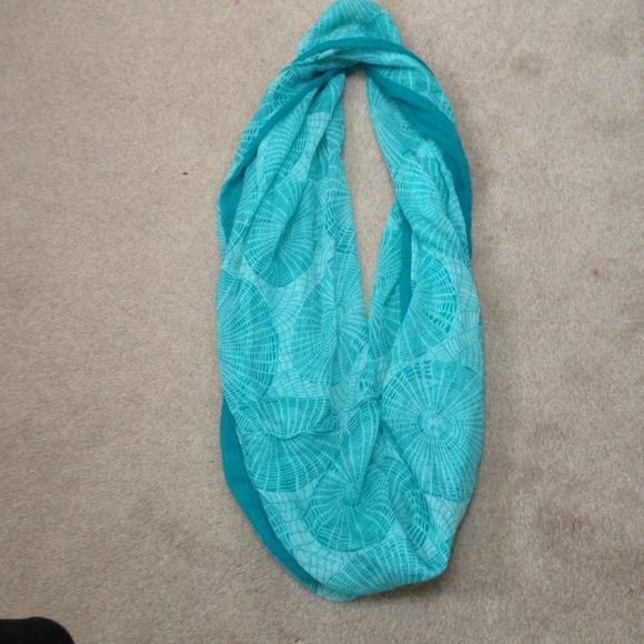 Infinity scarf. - Picture 2 of 2